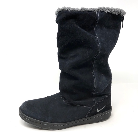 Nike SNEAKER HOODIE Winter Boots Size 8 Nike SNEAKER HOODIE Winter Boots Size 8